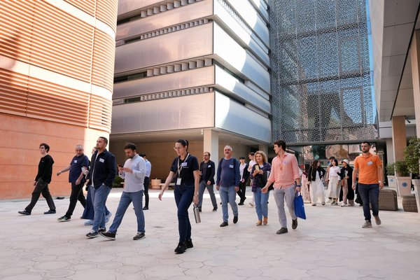 What Are the Unique Styling Trends in UK Women's Fashion?